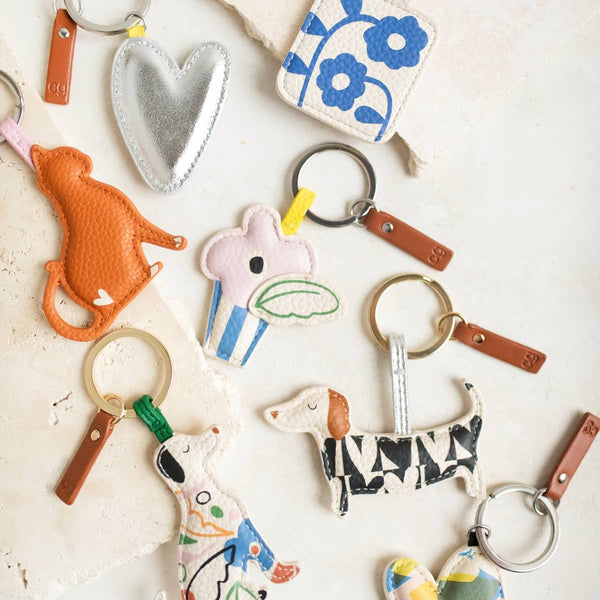 Mono Checkmate Hearts Sausage Dog Keyring