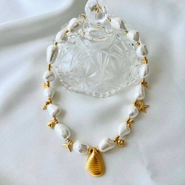 Shell Pearl Gold Scallop Necklace