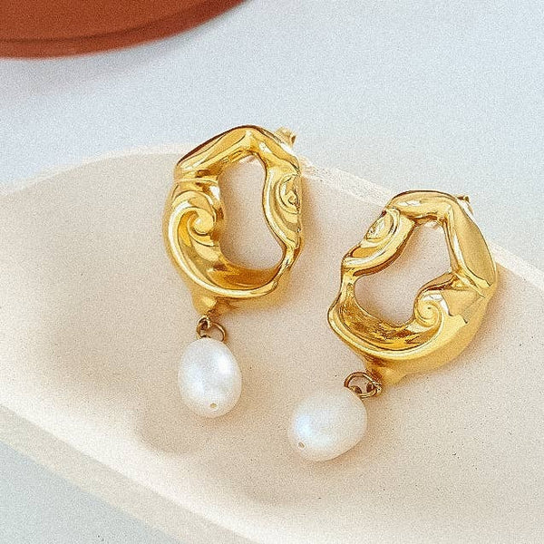 Nesta Abstract Pearl Earring